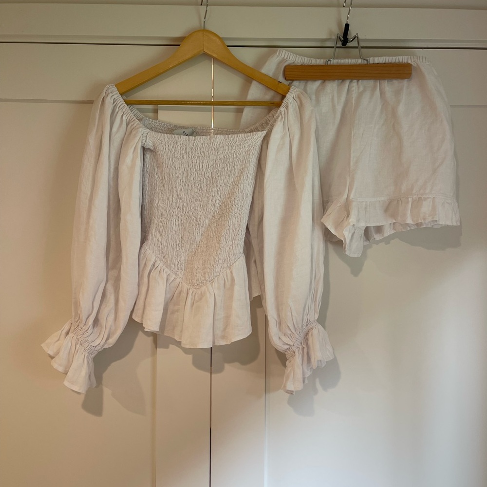 SOLD 
Daily Sleeper Atlanta set white